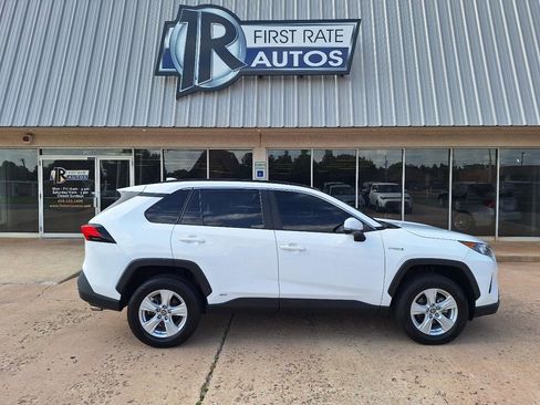 Used 2021 Toyota RAV4 LE AWD/4WD image 11