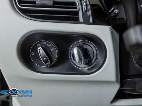 Used 2024 Porsche Macan AWD/4WD image 13