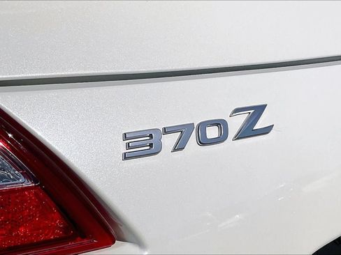 Used 2020 Nissan 370Z Coupe RWD image 8