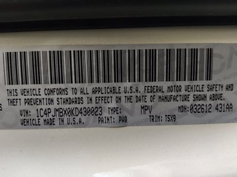 Used 2019 Jeep Cherokee Trailhawk AWD/4WD image 33