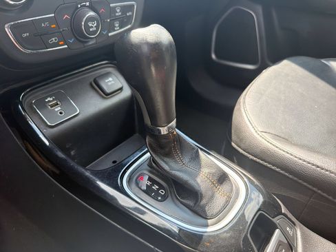 Used 2020 Jeep Compass Limited FWD image 32