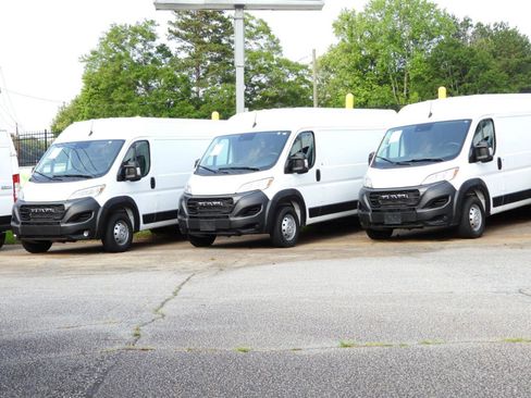 Used 2025 RAM ProMaster 2500 w/ Convenience Group FWD image 7