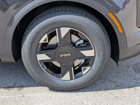 New 2026 Kia Sportage LX FWD image 11