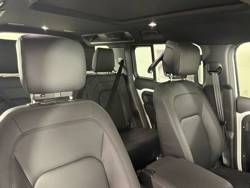 New 2026 Land Rover Defender 110 X-Dynamic SE AWD/4WD image 32