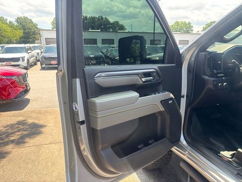 Used 2025 Chevrolet Silverado 2500 ZR2 w/ Technology Package AWD/4WD image 13