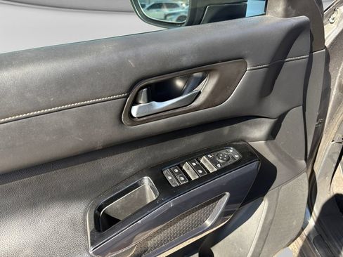 Used 2022 Nissan Pathfinder SV FWD image 16