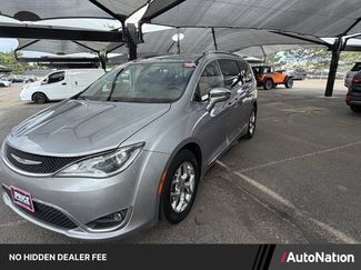 Used 2018 Chrysler Pacifica Limited FWD video 1