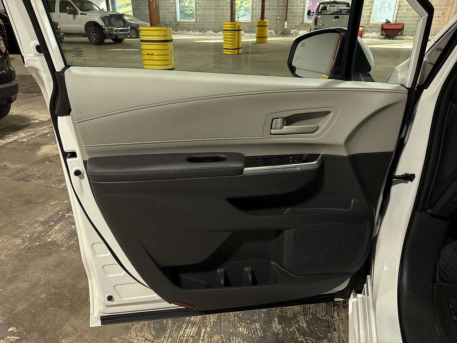 Certified 2022 Toyota Sienna LE FWD image 30