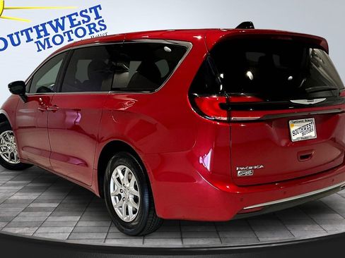 Used 2025 Chrysler Pacifica Select FWD image 5