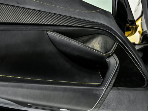 Used 2018 McLaren 720S Performance RWD image 22
