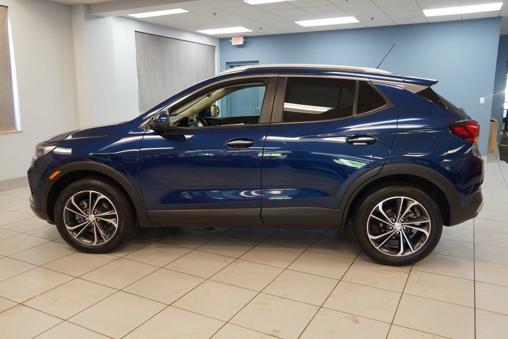 Used 2022 Buick Encore GX Select AWD/4WD image 2