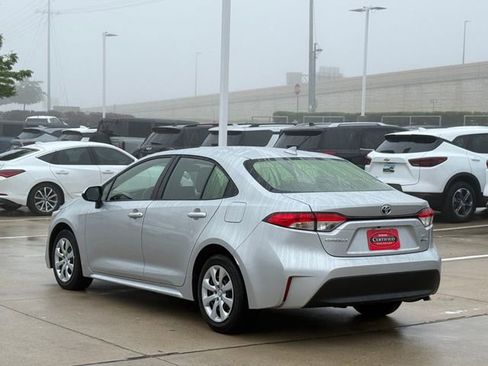 Used 2025 Toyota Corolla LE w/ Carpet Mat Package (TMS) FWD image 8
