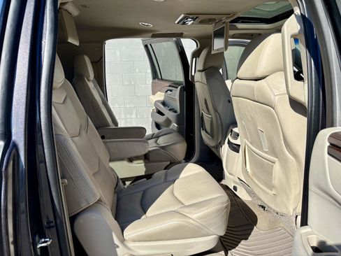 Used 2015 Cadillac Escalade ESV Premium image 9