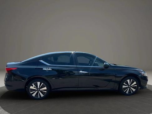 Used 2022 Nissan Altima 2.5 SV FWD image 4