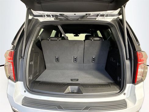 Used 2022 Chevrolet Tahoe LT w/ LT Signature Package RWD image 19