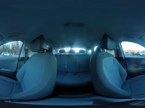 Used 2025 Kia K4 LXS image 41