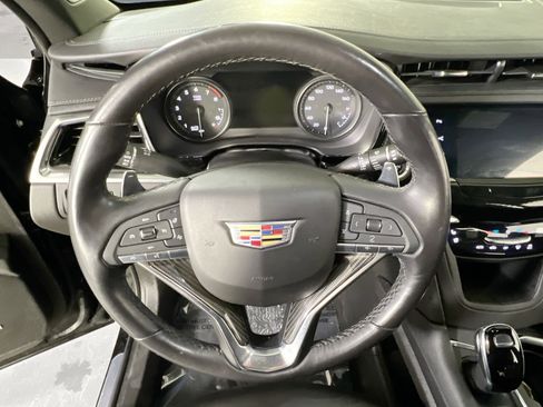 Used 2022 Cadillac XT6 Sport w/ Technology Package image 11