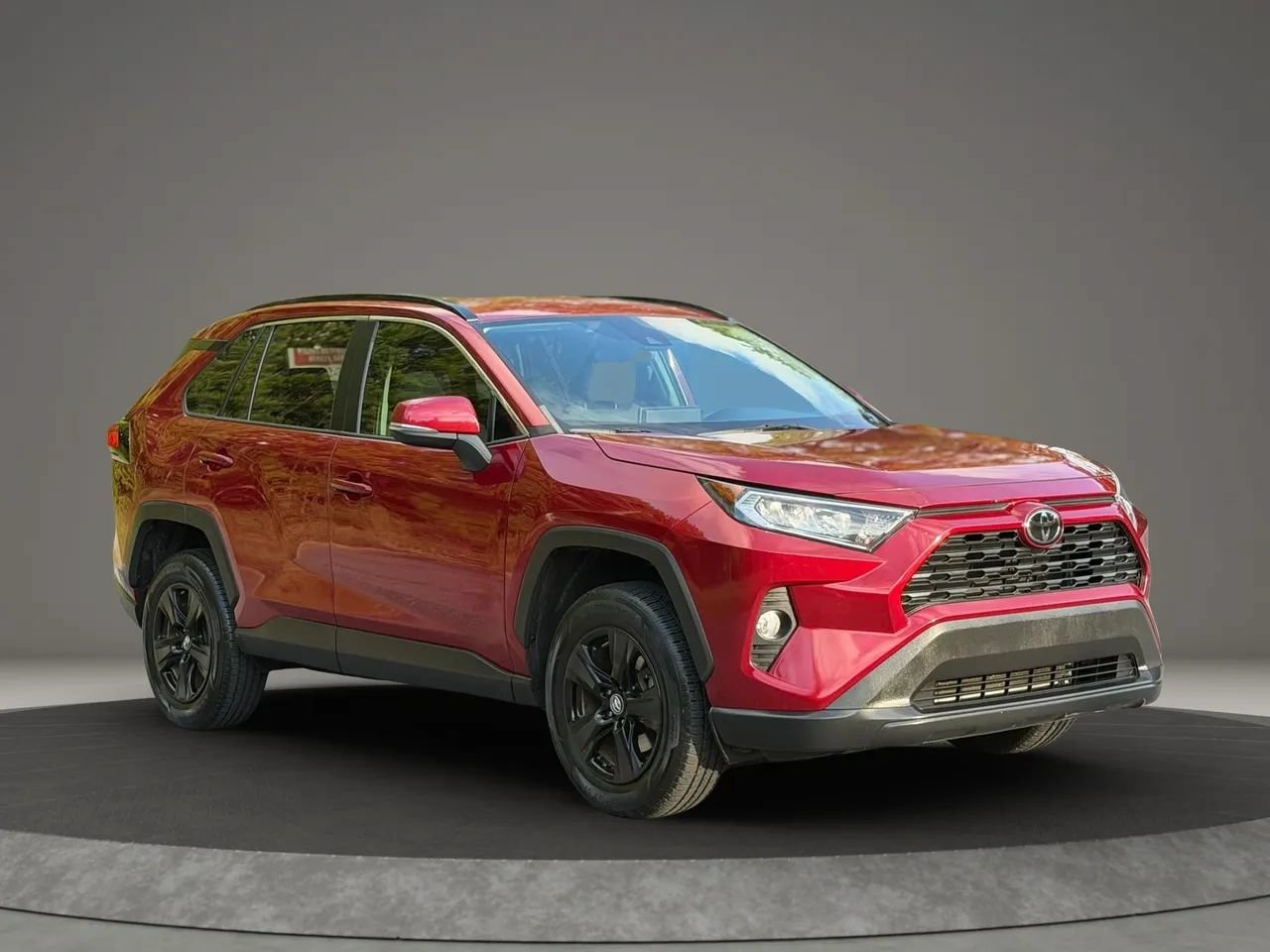 Used 2020 Toyota RAV4 XLE FWD image 3