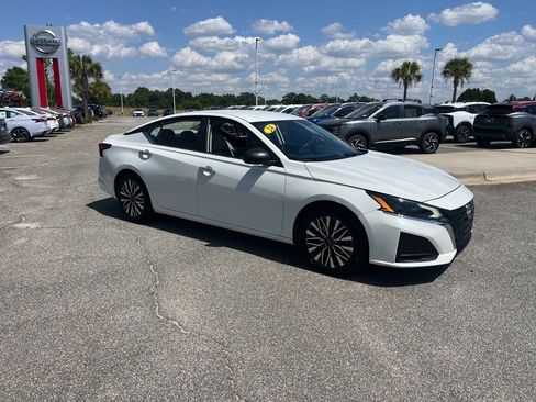 Used 2024 Nissan Altima 2.5 SV FWD image 1