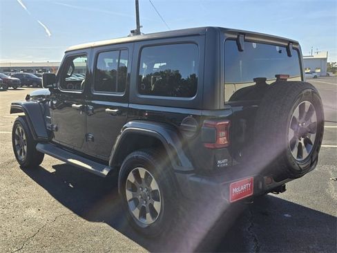 Used 2018 Jeep Wrangler Unlimited Sahara image 5