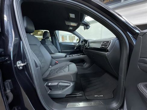 Used 2024 Volkswagen Atlas Cross Sport SE AWD/4WD image 25