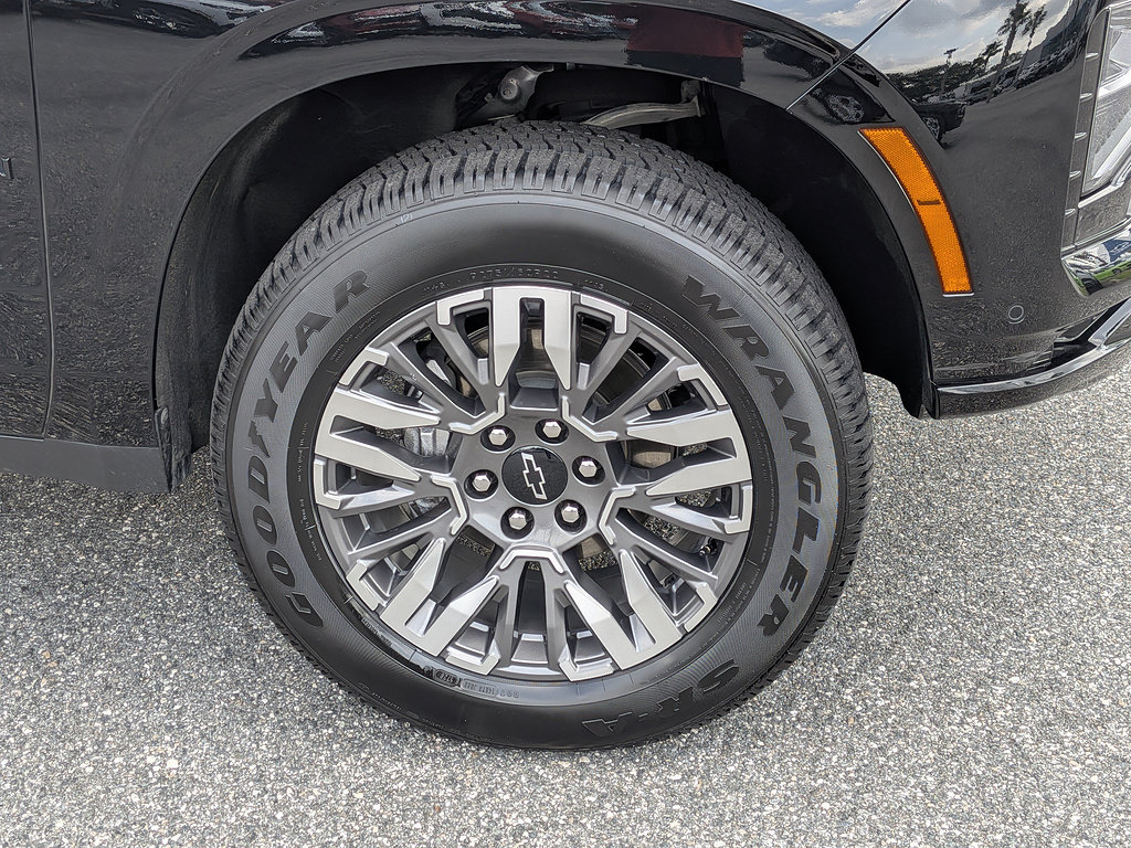 Certified 2025 Chevrolet Suburban Z71 AWD/4WD image 10