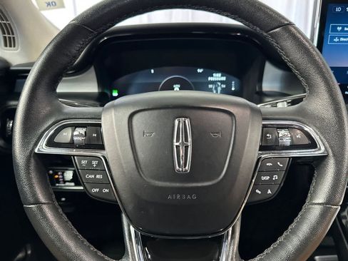 Used 2022 Lincoln Nautilus FWD w/ Premium Package image 30