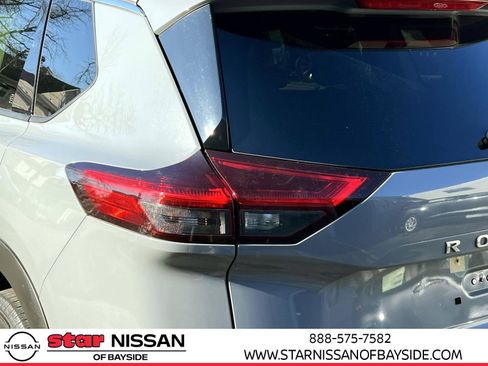 Used 2023 Nissan Rogue SL w/ SL Premium Package image 10