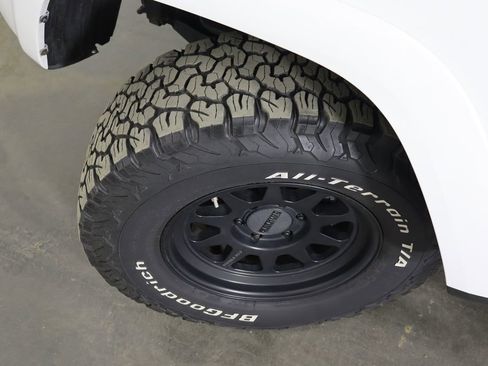 Used 2020 Toyota 4Runner SR5 AWD/4WD image 41