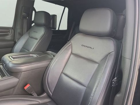 Used 2021 GMC Yukon Denali w/ LPO, Illumination Package image 24