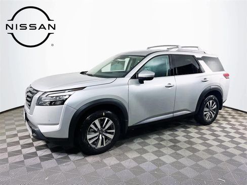 New 2025 Nissan Pathfinder SL image 1
