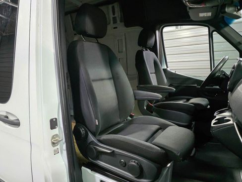 Used 2019 Mercedes-Benz Sprinter 170 image 16