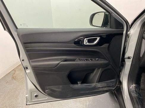 Used 2026 Jeep Compass Limited image 18