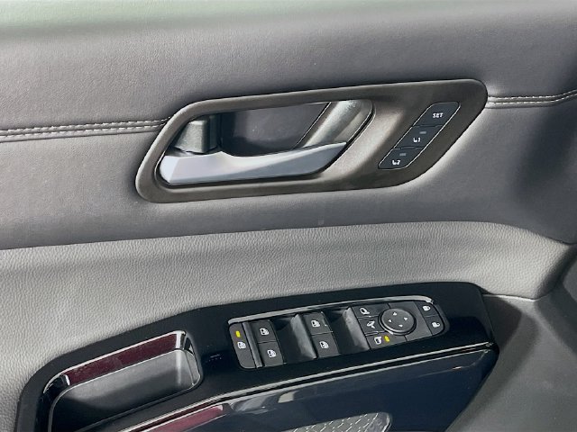 New 2026 Nissan Pathfinder Platinum w/ Cargo Package FWD image 17