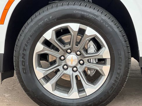 Used 2025 Chevrolet Suburban LT w/ Comfort Package image 35