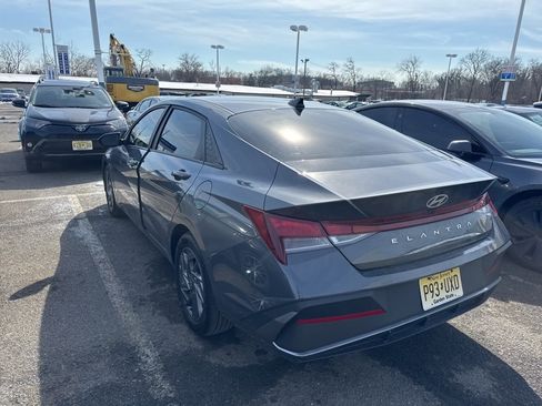 Certified 2024 Hyundai Elantra SEL image 3