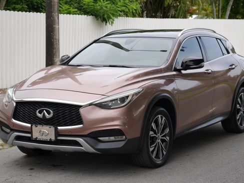 Used 2018 INFINITI QX30 Premium w/ Navigation Package AWD/4WD image 4
