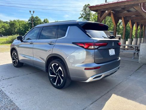 Used 2022 Mitsubishi Outlander SEL FWD image 2
