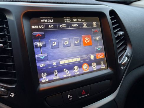 Used 2018 Jeep Cherokee Trailhawk image 38