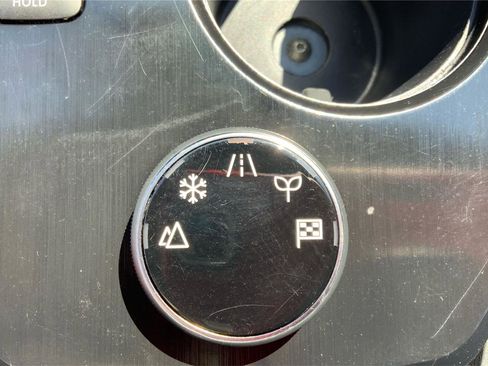 Used 2024 Nissan Rogue S image 36