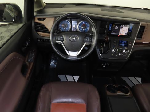 Used 2015 Toyota Sienna Limited image 42