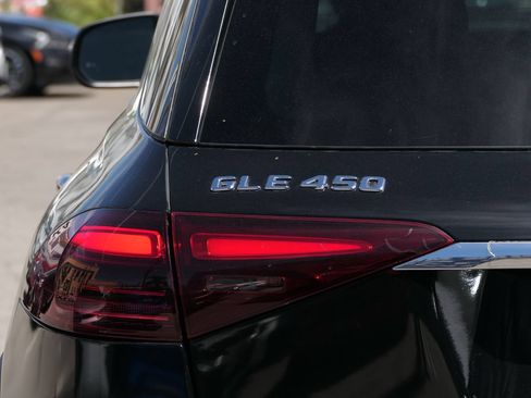 Used 2024 Mercedes-Benz GLE 450e 4MATIC image 5