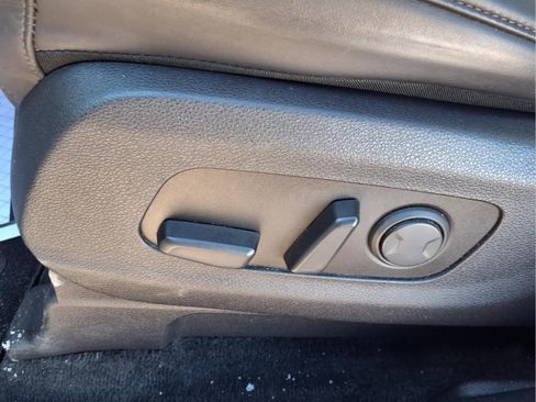 Used 2024 Kia Carnival LX image 19