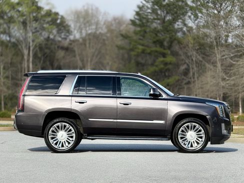 Used 2018 Cadillac Escalade Luxury image 11