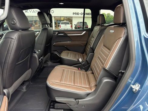 New 2026 GMC Acadia Denali Ultimate w/ LPO, Floor Liner Package AWD/4WD image 11