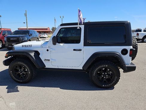 Used 2022 Jeep Wrangler Sport image 3