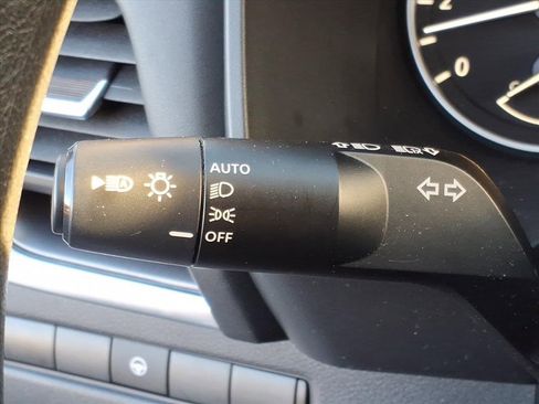 Used 2023 Nissan Rogue SV image 23