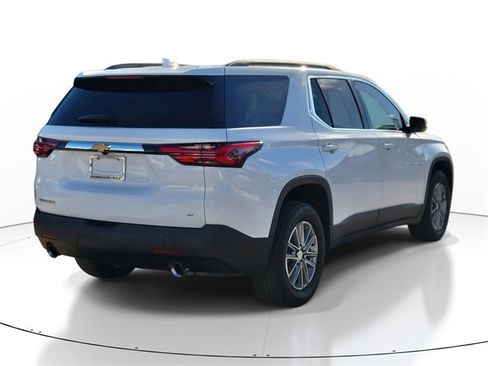 Used 2023 Chevrolet Traverse LT image 4