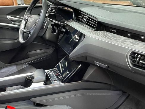 Used 2021 Audi e-tron Premium Plus w/ Premium Plus Package image 28