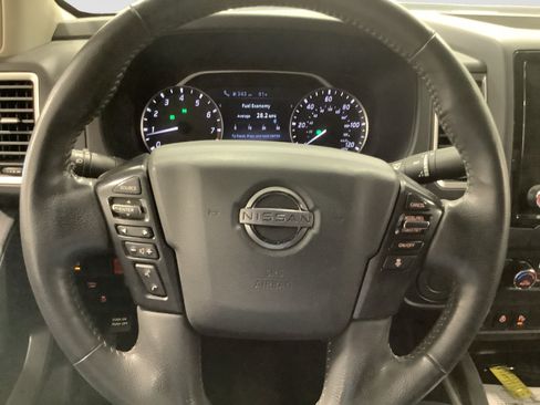 Used 2022 Nissan Frontier SV RWD image 17